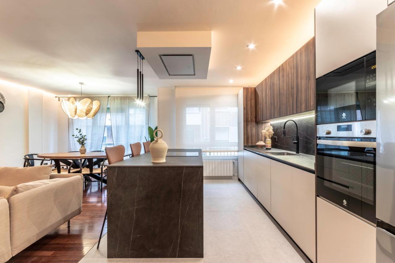 New! Lovely 4-Bedroom Loft In Билбао Екстериор снимка