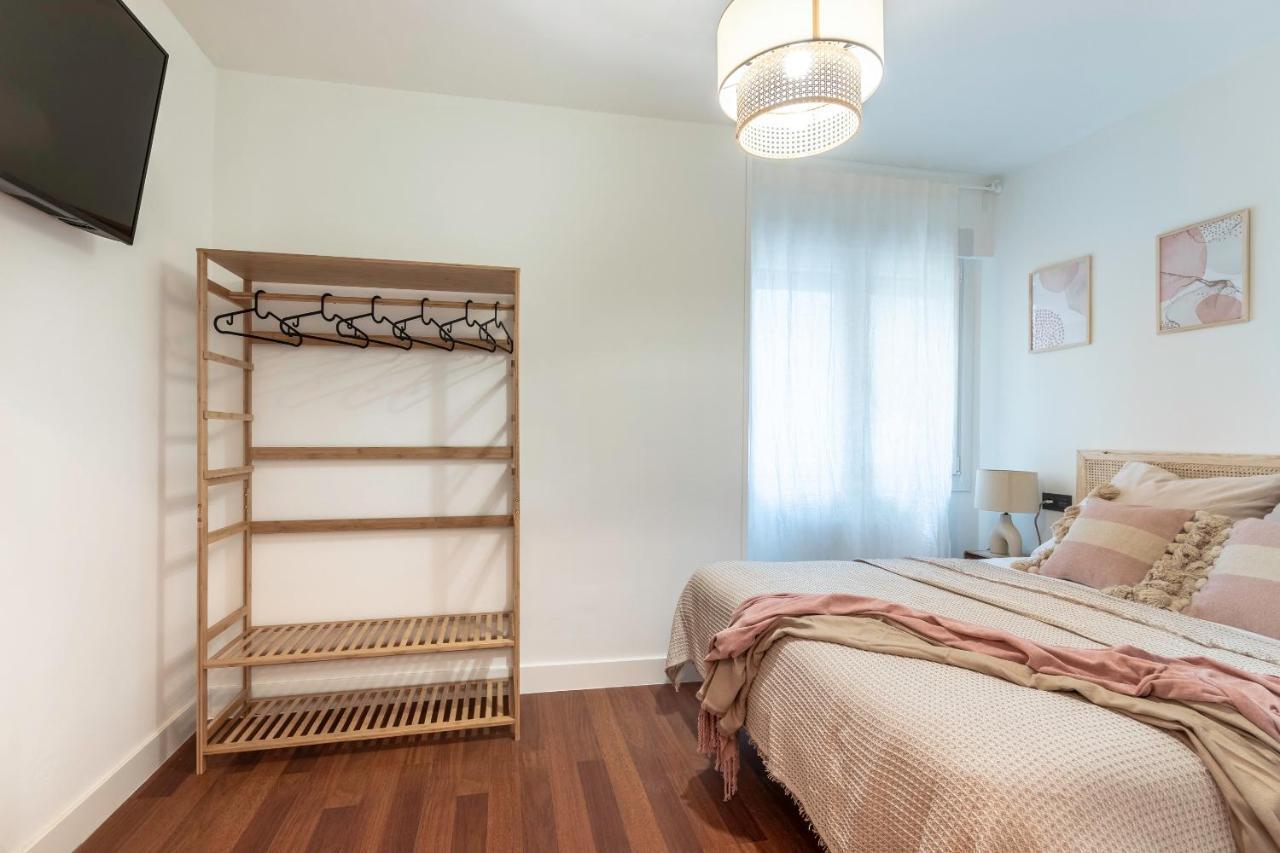 New! Lovely 4-Bedroom Loft In Билбао Екстериор снимка