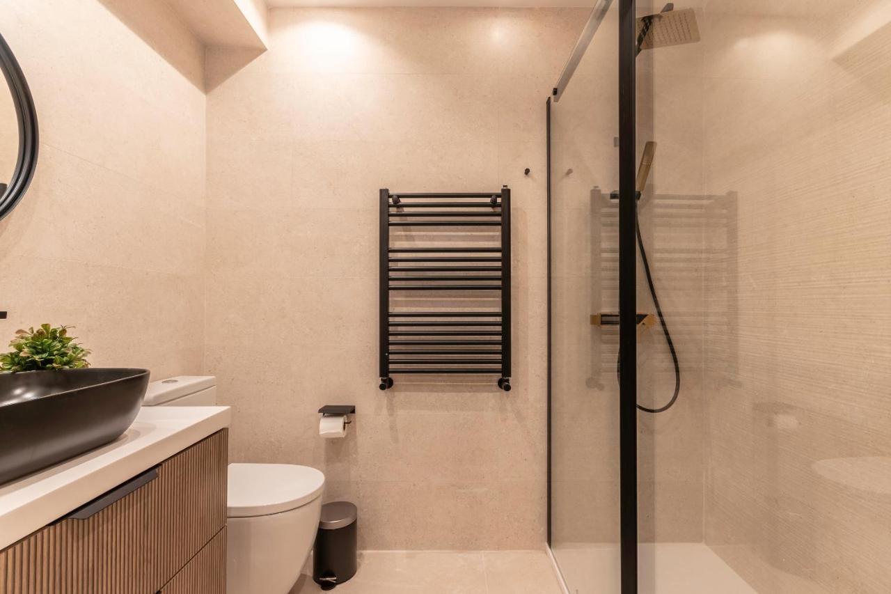 New! Lovely 4-Bedroom Loft In Билбао Екстериор снимка