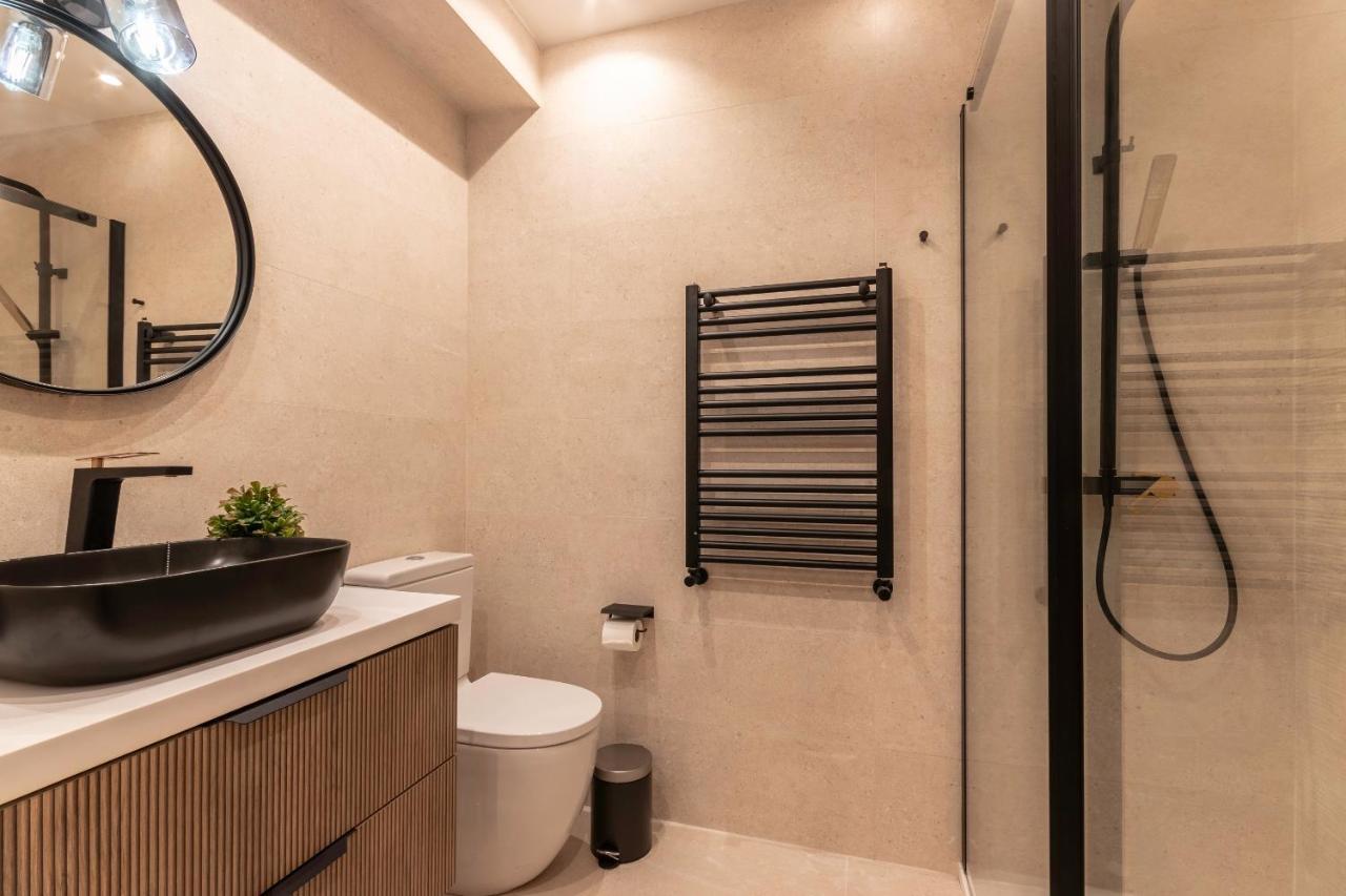 New! Lovely 4-Bedroom Loft In Билбао Екстериор снимка